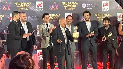 هاني شنودة يحصد جائزة التميز.. استرجاع ذكريات فرقة المصريين بحفل إنرجي