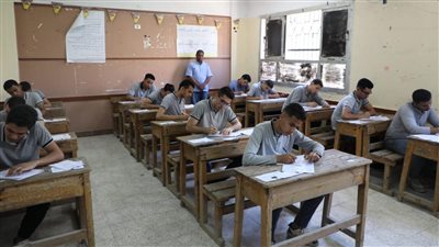 نشر أسئلة امتحانات الدبلومات الفنية 2024 أثناء اللجان