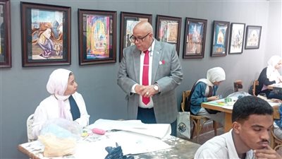 رئيس جامعة الأقصر يتفقد سير الامتحانات بكليات الفنون الجميلة والآثار