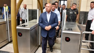 وزير النقل يتفقد محطة مصر بالإسكندرية للاطمئنان على الاستعدادات لعيد الأضحى