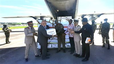 مصر تسلم 3 ملايين جرعة من اللقاح الثلاثي للحمى القلاعية إلى أوغندا