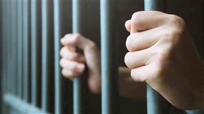المشدد 5 سنوات لمتهم سرق شخصا بالإكراه