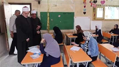 طلاب الأدبي يؤدون امتحاني الفقة والإنشاء بالثانوية الأزهرية 