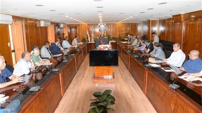 محافظ أسيوط يناقش الاستعدادات والتجهيزات النهائية لامتحانات الثانوية 