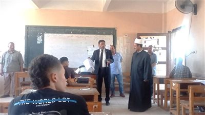 رئيس الادارة المركزية وقطاع المعاهد الأزهرية يتفقدان امتحانات الشهادة الثانوية