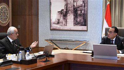 رئيس الوزراء يُتابع إجراءات سد العجز في أعداد المُعلمين
