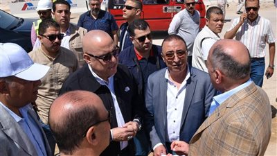 وزير الإسكان ومحافظ الإسكندرية يتفقدان مشروع إنشاء القوس الغربى لمحور عمر سليمان 