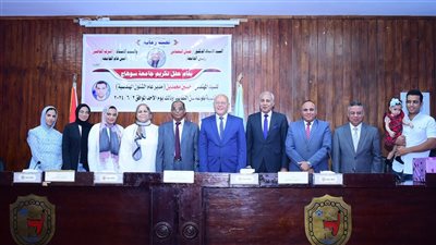 تكريم مدير عام الشئون الهندسية بجامعة سوهاج لبلوغه سن القانونية