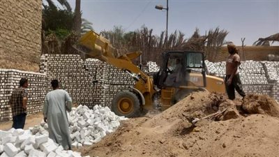 تنفيذ 11 قرار إزالة لحالات تعد بنجع حمادي