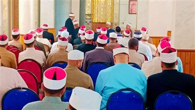 وكيل أوقاف البحر الأحمر يجتمع بالأئمة والخطباء 