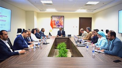 نائب وزير الإسكان يناقش مع الاتحاد الأوروبي إعادة استخدام الصرف الصناعي 