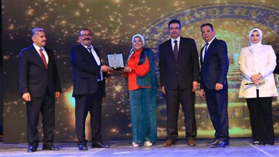 بالصور.. مدارس العمران الحديثة للغات تحتفل بتخريج الدفعة السادسة