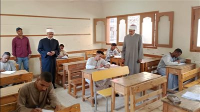 وكيل قطاع المعاهد الأزهرية ورئيس منطقة الأقصر يتابعان سير أعمال الامتحانات 