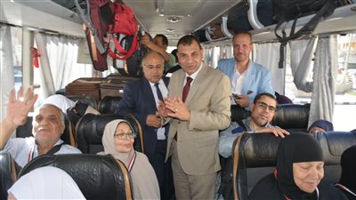 رئيس مركز ومدينة سوهاج لوداع حجاج الجمعيات الأهلية للأراضي المقدسة
