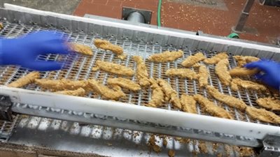 غلق جزئي لمصنع لحوم في حملة تفتيشية على المنشآت الغذائية ببلبيس 