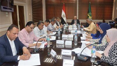 محافظ القليوبية يترأس اجتماع اللجنة العليا للإعلانات