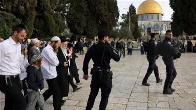 مُستوطنون يقتحمون الأقصى.. والاحتلال يعتقل 22 فلسطينيًا من الضفة الغربية