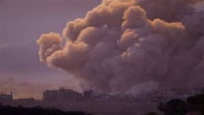 استشهاد 7 فلسطينيين إثر قصف الاحتلال بالقرب من مركز إيواء بدير البلح