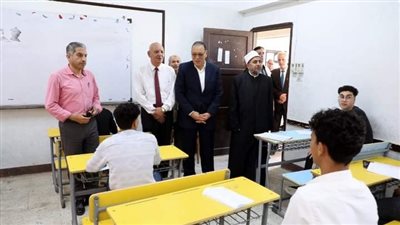 محافظ الشرقية يطمئن على سير امتحانات الثانوية الأزهرية