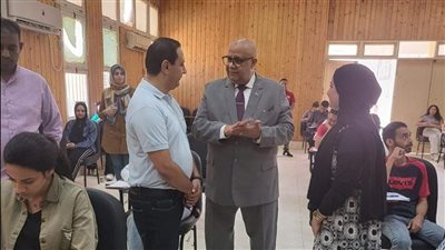 رئيس جامعة الأقصر يتفقد سير الامتحانات بكلية السياحة والفنادق
