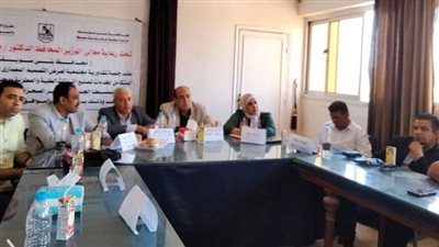 جلسة تشاورية لمناقشة إنشاء مشروع المركز المتكامل لتصنيع النباتات الطبية والعطرية بسمسطا 