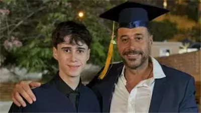 أحمد السعدني يحتفل بتخرج نجله.. أحدث ظهور بعد رحيل والده 