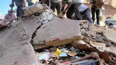تفاصيل انهيار عقار في عين شمس ونجاة السكان من الموت 