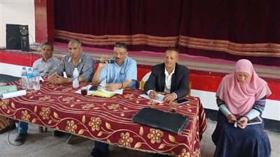 مدير عام تعليمية نجع حمادي يجتمع بمديري المدارس