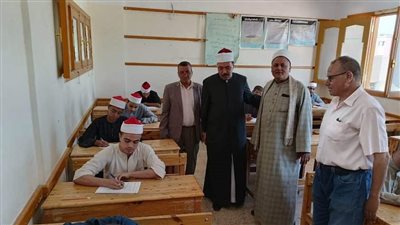 طلاب القسم العلمي يؤدون امتحان الجبر والهندسة الفراغية بالشهادة الثانوية الأزهرية  