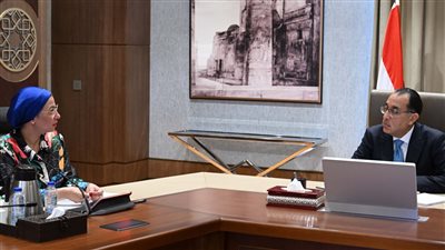 رئيس الحكومة يُتابع ملفات العمل مع وزيرة البيئة  