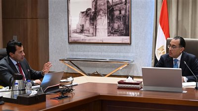 مدبولي يتابع مع وزير الشباب عددًا من ملفات عمل الوزارة
