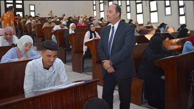 رئيس جامعة العريش يتابع سير إمتحانات الفصل الدراسي الثاني