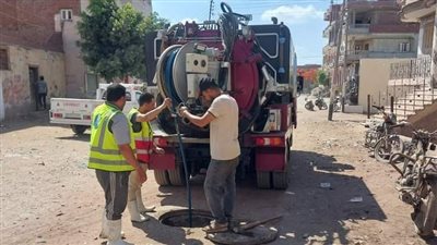 تطهير خطوط ومطابق الصرف الصحي بأبوكبير استعدادًا لعيد الاضحي المبارك