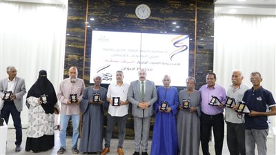 محافظ أسوان يكرم 60 من العاملين المحالين للمعاش بالديوان العام  