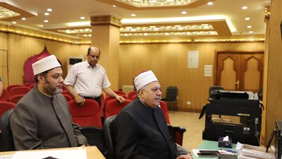 رئيس قطاع المعاهد يواصل متابعة سير امتحانات الثانوية الأزهرية