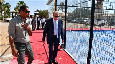 محافظ جنوب سيناء يتفقد أحد ملاعب البادل كورت 