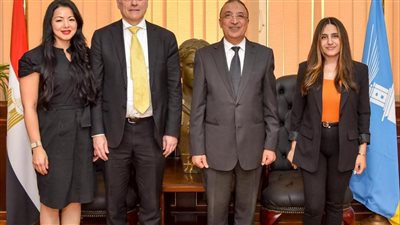 الشريف وسفير أستراليا يناقشان سبل زيادة التبادل السياحى بين البلدان بالاسكندرية 