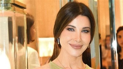 نانسي عجرم بظهر مكشوف والذهبي ينقذ الموقف 