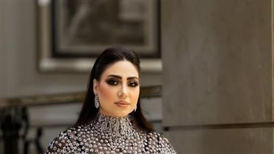 النجف يعكس قوام بوسي (صور)