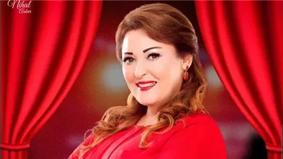نهال عنبر تروج لمسرحيتها 