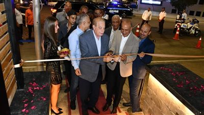 محافظ جنوب سيناء يفتتح مطاعم 