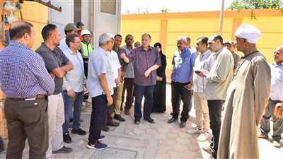 محافظ أسيوط يتفقد أعمال محطة الصرف الصحي بالنواميس بمركز البداري