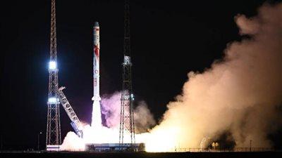 الصين تُطلق صاروخًا لإرسال 3 أقمار اصطناعية إلى الفضاء