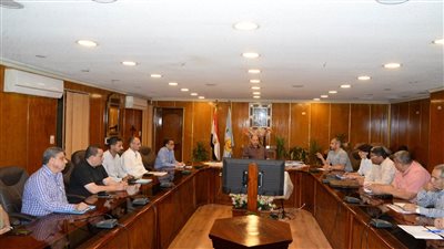 محافظ أسيوط يشدد على محاربة كافة المخالفات والبناء العشوائي وإزالتها في المهد 