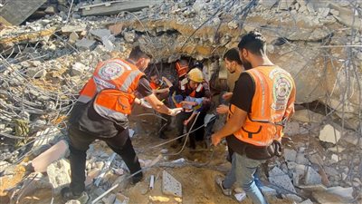 الدفاع المدني الفلسطيني: لا نستطيع إخراج المفقودين من تحت الأنقاض 