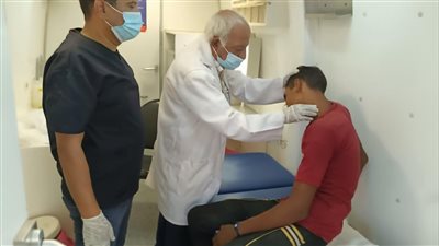 توقيع الكشف الطبي على 889 مواطنًا بالمنيا