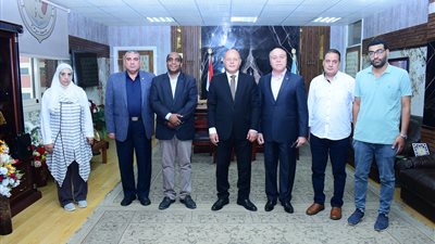 رئيس جامعة سوهاج يجتمع بوفد الهيئة العربية للتصنيع