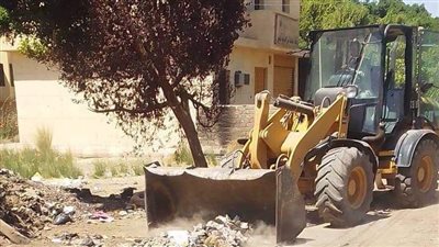حملة مكبرة لإزالة المخلفات بشوارع الرحمانية في نجع حمادي 