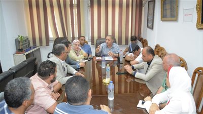 سكرتير مساعد البحيرة يناقش إنشاء منطقة تجارية أسفل كوبرى دمنهور 