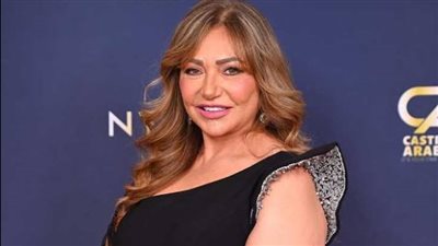 ليلى علوي تحيي شبابها في زفاف جميلة عوض بجمبسوت لافت